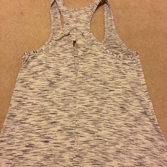 Lululemon tank - Picture 2 of 3
